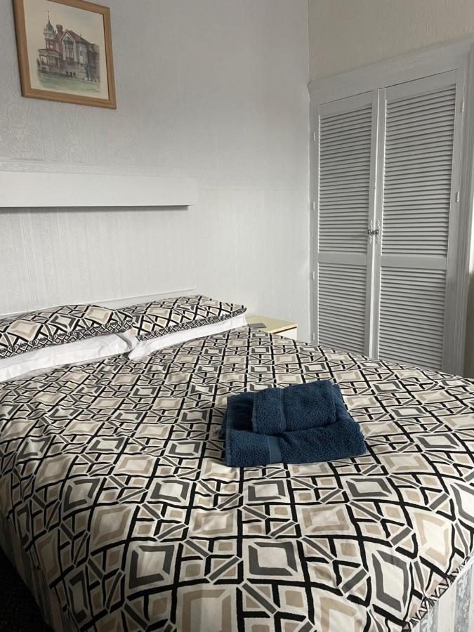 קינגסטון אפון הול Earlsmere Hotel מראה חיצוני תמונה